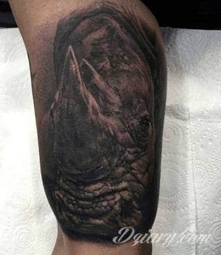 Tatuaże 3D intrygujące oko i prowadzące do swoistej gry ze zmysłami. Wzory, które na skórze łączą realizm i abstrakcję; graniczą z animacją i zachwycają doskonałością odwzorowania. Trójmiarowe tatuaże zadziwiają drobiazgowością kształtów i nadzwyczajną precyzją realizacji.