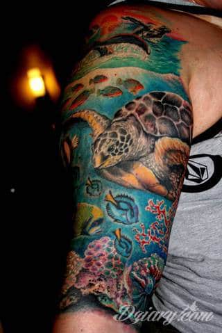 Tatuaże 3D intrygujące oko i prowadzące do swoistej gry ze zmysłami. Wzory, które na skórze łączą realizm i abstrakcję; graniczą z animacją i zachwycają doskonałością odwzorowania. Trójmiarowe tatuaże zadziwiają drobiazgowością kształtów i nadzwyczajną precyzją realizacji.