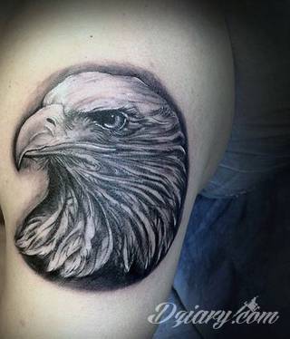 Tatuaże 3D intrygujące oko i prowadzące do swoistej gry ze zmysłami. Wzory, które na skórze łączą realizm i abstrakcję; graniczą z animacją i zachwycają doskonałością odwzorowania. Trójmiarowe tatuaże zadziwiają drobiazgowością kształtów i nadzwyczajną precyzją realizacji.