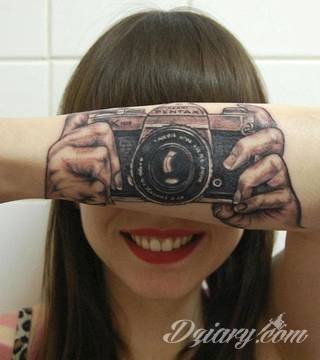 Tatuaże 3D intrygujące oko i prowadzące do swoistej gry ze zmysłami. Wzory, które na skórze łączą realizm i abstrakcję; graniczą z animacją i zachwycają doskonałością odwzorowania. Trójmiarowe tatuaże zadziwiają drobiazgowością kształtów i nadzwyczajną precyzją realizacji.