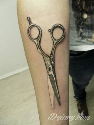 Tatuaże 3D intrygujące oko i prowadzące do swoistej gry ze zmysłami. Wzory, które na skórze łączą realizm i abstrakcję; graniczą z animacją i zachwycają doskonałością odwzorowania. Trójmiarowe tatuaże zadziwiają drobiazgowością kształtów i nadzwyczajną precyzją realizacji.