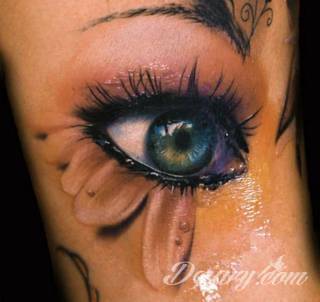 Tatuaże 3D intrygujące oko i prowadzące do swoistej gry ze zmysłami. Wzory, które na skórze łączą realizm i abstrakcję; graniczą z animacją i zachwycają doskonałością odwzorowania. Trójmiarowe tatuaże zadziwiają drobiazgowością kształtów i nadzwyczajną precyzją realizacji.