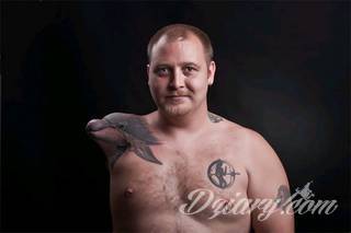 Tatuaże 3D intrygujące oko i prowadzące do swoistej gry ze zmysłami. Wzory, które na skórze łączą realizm i abstrakcję; graniczą z animacją i zachwycają doskonałością odwzorowania. Trójmiarowe tatuaże zadziwiają drobiazgowością kształtów i nadzwyczajną precyzją realizacji.