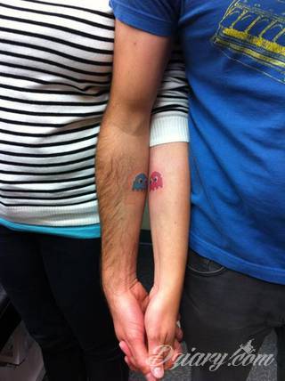 Tatuaże 3D intrygujące oko i prowadzące do swoistej gry ze zmysłami. Wzory, które na skórze łączą realizm i abstrakcję; graniczą z animacją i zachwycają doskonałością odwzorowania. Trójmiarowe tatuaże zadziwiają drobiazgowością kształtów i nadzwyczajną precyzją realizacji.