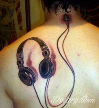 Tatuaże 3D intrygujące oko i prowadzące do swoistej gry ze zmysłami. Wzory, które na skórze łączą realizm i abstrakcję; graniczą z animacją i zachwycają doskonałością odwzorowania. Trójmiarowe tatuaże zadziwiają drobiazgowością kształtów i nadzwyczajną precyzją realizacji.