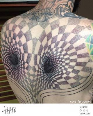 Tatuaże 3D intrygujące oko i prowadzące do swoistej gry ze zmysłami. Wzory, które na skórze łączą realizm i abstrakcję; graniczą z animacją i zachwycają doskonałością odwzorowania. Trójmiarowe tatuaże zadziwiają drobiazgowością kształtów i nadzwyczajną precyzją realizacji.