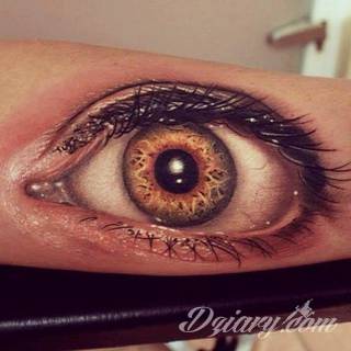 Tatuaże 3D intrygujące oko i prowadzące do swoistej gry ze zmysłami. Wzory, które na skórze łączą realizm i abstrakcję; graniczą z animacją i zachwycają doskonałością odwzorowania. Trójmiarowe tatuaże zadziwiają drobiazgowością kształtów i nadzwyczajną precyzją realizacji.