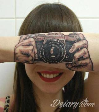 Tatuaże 3D intrygujące oko i prowadzące do swoistej gry ze zmysłami. Wzory, które na skórze łączą realizm i abstrakcję; graniczą z animacją i zachwycają doskonałością odwzorowania. Trójmiarowe tatuaże zadziwiają drobiazgowością kształtów i nadzwyczajną precyzją realizacji.