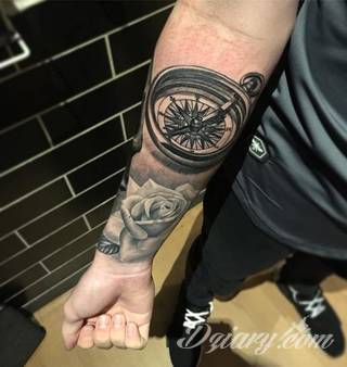 Tatuaże 3D intrygujące oko i prowadzące do swoistej gry ze zmysłami. Wzory, które na skórze łączą realizm i abstrakcję; graniczą z animacją i zachwycają doskonałością odwzorowania. Trójmiarowe tatuaże zadziwiają drobiazgowością kształtów i nadzwyczajną precyzją realizacji.