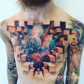 Tatuaże 3D intrygujące oko i prowadzące do swoistej gry ze zmysłami. Wzory, które na skórze łączą realizm i abstrakcję; graniczą z animacją i zachwycają doskonałością odwzorowania. Trójmiarowe tatuaże zadziwiają drobiazgowością kształtów i nadzwyczajną precyzją realizacji.