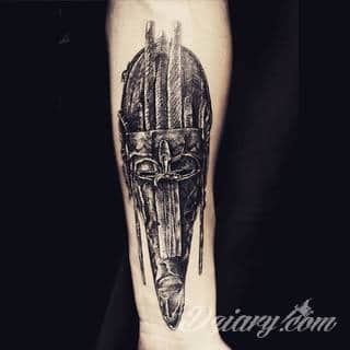 Tatuaże z klimatem Afryki - nie tylko dla miłośników Czarnego Lądu. Intrygują symboliką, zwracają uwagę niebanalną kolorystyką i doskonale oddają charakter nie tylko plemiennej przynależności społecznej.