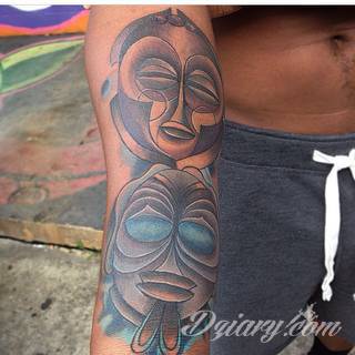 Tatuaże z klimatem Afryki - nie tylko dla miłośników Czarnego Lądu. Intrygują symboliką, zwracają uwagę niebanalną kolorystyką i doskonale oddają charakter nie tylko plemiennej przynależności społecznej.