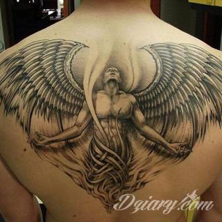 Anioły niczym z baśni, ale również te upadłe, niepokojąco groźne - takie tatuaże rozbudzają wyobraźnię! Anielskie wzory to różnorodność form, ale niezmienne podkreślanie starannej kreski. Doskonale sprawdzają się na męskim ciele, gdzie tworzą ciekawy kontrast.