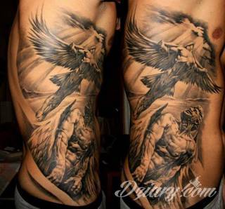 Anioły niczym z baśni, ale również te upadłe, niepokojąco groźne - takie tatuaże rozbudzają wyobraźnię! Anielskie wzory to różnorodność form, ale niezmienne podkreślanie starannej kreski. Doskonale sprawdzają się na męskim ciele, gdzie tworzą ciekawy kontrast.