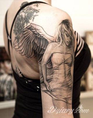 Anioły niczym z baśni, ale również te upadłe, niepokojąco groźne - takie tatuaże rozbudzają wyobraźnię! Anielskie wzory to różnorodność form, ale niezmienne podkreślanie starannej kreski. Doskonale sprawdzają się na męskim ciele, gdzie tworzą ciekawy kontrast.
