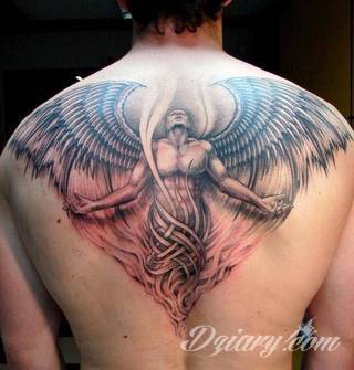 Anioły niczym z baśni, ale również te upadłe, niepokojąco groźne - takie tatuaże rozbudzają wyobraźnię! Anielskie wzory to różnorodność form, ale niezmienne podkreślanie starannej kreski. Doskonale sprawdzają się na męskim ciele, gdzie tworzą ciekawy kontrast.