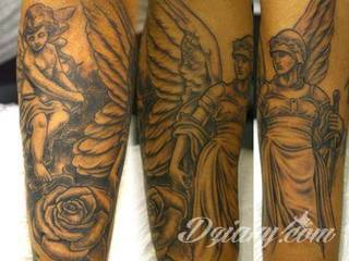 Anioły niczym z baśni, ale również te upadłe, niepokojąco groźne - takie tatuaże rozbudzają wyobraźnię! Anielskie wzory to różnorodność form, ale niezmienne podkreślanie starannej kreski. Doskonale sprawdzają się na męskim ciele, gdzie tworzą ciekawy kontrast.