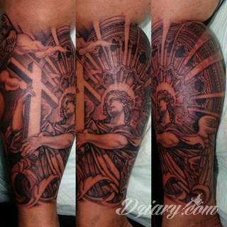 Anioły niczym z baśni, ale również te upadłe, niepokojąco groźne - takie tatuaże rozbudzają wyobraźnię! Anielskie wzory to różnorodność form, ale niezmienne podkreślanie starannej kreski. Doskonale sprawdzają się na męskim ciele, gdzie tworzą ciekawy kontrast.