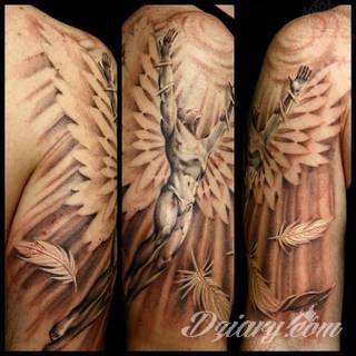 Anioły niczym z baśni, ale również te upadłe, niepokojąco groźne - takie tatuaże rozbudzają wyobraźnię! Anielskie wzory to różnorodność form, ale niezmienne podkreślanie starannej kreski. Doskonale sprawdzają się na męskim ciele, gdzie tworzą ciekawy kontrast.