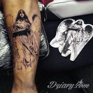 Anioły niczym z baśni, ale również te upadłe, niepokojąco groźne - takie tatuaże rozbudzają wyobraźnię! Anielskie wzory to różnorodność form, ale niezmienne podkreślanie starannej kreski. Doskonale sprawdzają się na męskim ciele, gdzie tworzą ciekawy kontrast.