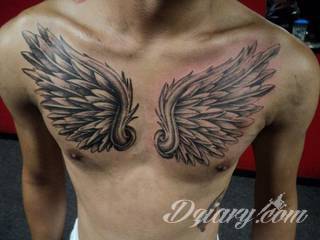 Anioły niczym z baśni, ale również te upadłe, niepokojąco groźne - takie tatuaże rozbudzają wyobraźnię! Anielskie wzory to różnorodność form, ale niezmienne podkreślanie starannej kreski. Doskonale sprawdzają się na męskim ciele, gdzie tworzą ciekawy kontrast.