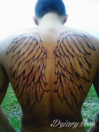 Anioły niczym z baśni, ale również te upadłe, niepokojąco groźne - takie tatuaże rozbudzają wyobraźnię! Anielskie wzory to różnorodność form, ale niezmienne podkreślanie starannej kreski. Doskonale sprawdzają się na męskim ciele, gdzie tworzą ciekawy kontrast.