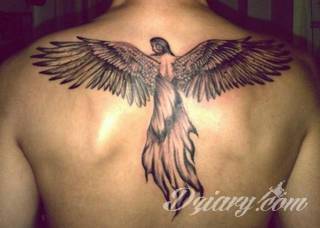 Anioły niczym z baśni, ale również te upadłe, niepokojąco groźne - takie tatuaże rozbudzają wyobraźnię! Anielskie wzory to różnorodność form, ale niezmienne podkreślanie starannej kreski. Doskonale sprawdzają się na męskim ciele, gdzie tworzą ciekawy kontrast.