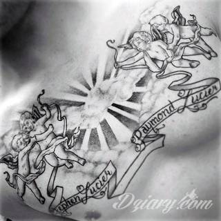 Anioły niczym z baśni, ale również te upadłe, niepokojąco groźne - takie tatuaże rozbudzają wyobraźnię! Anielskie wzory to różnorodność form, ale niezmienne podkreślanie starannej kreski. Doskonale sprawdzają się na męskim ciele, gdzie tworzą ciekawy kontrast.