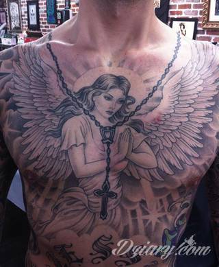 Anioły niczym z baśni, ale również te upadłe, niepokojąco groźne - takie tatuaże rozbudzają wyobraźnię! Anielskie wzory to różnorodność form, ale niezmienne podkreślanie starannej kreski. Doskonale sprawdzają się na męskim ciele, gdzie tworzą ciekawy kontrast.