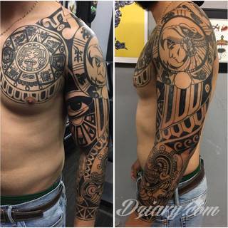 Tatuaże o niesamowitej drobiazgowości; starożytne wzory robiące wrażenie - zarówno małe jak i zajmujące kilkanaście lub więcej centymetrów. Tatuaże nawiązujące do świata Majów i czasów konkwisty to mnogość azteckich detali.