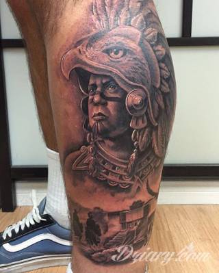 Tatuaże o niesamowitej drobiazgowości; starożytne wzory robiące wrażenie - zarówno małe jak i zajmujące kilkanaście lub więcej centymetrów. Tatuaże nawiązujące do świata Majów i czasów konkwisty to mnogość azteckich detali.