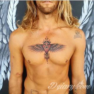 Tatuaże o niesamowitej drobiazgowości; starożytne wzory robiące wrażenie - zarówno małe jak i zajmujące kilkanaście lub więcej centymetrów. Tatuaże nawiązujące do świata Majów i czasów konkwisty to mnogość azteckich detali.