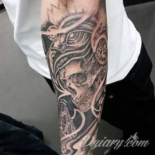 Tatuaże o niesamowitej drobiazgowości; starożytne wzory robiące wrażenie - zarówno małe jak i zajmujące kilkanaście lub więcej centymetrów. Tatuaże nawiązujące do świata Majów i czasów konkwisty to mnogość azteckich detali.