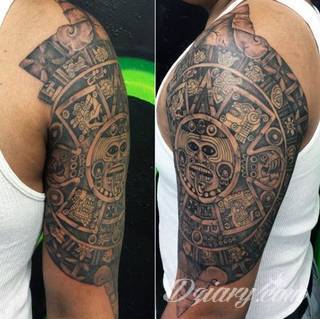 Tatuaże o niesamowitej drobiazgowości; starożytne wzory robiące wrażenie - zarówno małe jak i zajmujące kilkanaście lub więcej centymetrów. Tatuaże nawiązujące do świata Majów i czasów konkwisty to mnogość azteckich detali.