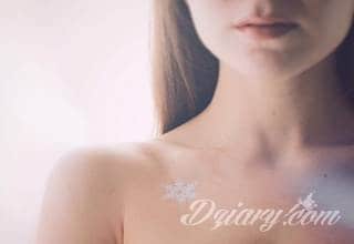 Białe tatuaże wyglądające np. na dłoni niczym delikatna, koronkowa rękawiczka. Świetne wzory dla kobiet dbających o nieprzeciętny image. Białe tatuaże o różnorodnym poziomie detali pozwalają na ozdobienie skóry w sposób subtelny i ujęty w formie symbolu.