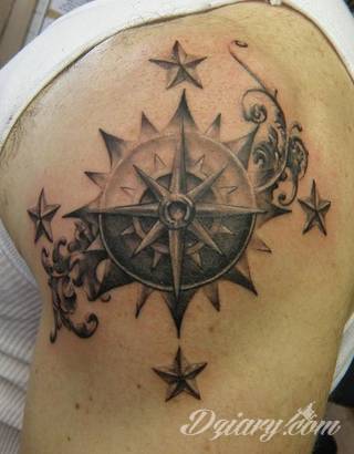 Białe tatuaże wyglądające np. na dłoni niczym delikatna, koronkowa rękawiczka. Świetne wzory dla kobiet dbających o nieprzeciętny image. Białe tatuaże o różnorodnym poziomie detali pozwalają na ozdobienie skóry w sposób subtelny i ujęty w formie symbolu.