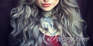 Białe tatuaże wyglądające np. na dłoni niczym delikatna, koronkowa rękawiczka. Świetne wzory dla kobiet dbających o nieprzeciętny image. Białe tatuaże o różnorodnym poziomie detali pozwalają na ozdobienie skóry w sposób subtelny i ujęty w formie symbolu.