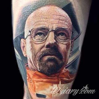 Białe tatuaże wyglądające np. na dłoni niczym delikatna, koronkowa rękawiczka. Świetne wzory dla kobiet dbających o nieprzeciętny image. Białe tatuaże o różnorodnym poziomie detali pozwalają na ozdobienie skóry w sposób subtelny i ujęty w formie symbolu.