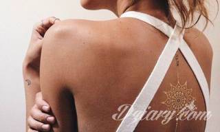 Białe tatuaże wyglądające np. na dłoni niczym delikatna, koronkowa rękawiczka. Świetne wzory dla kobiet dbających o nieprzeciętny image. Białe tatuaże o różnorodnym poziomie detali pozwalają na ozdobienie skóry w sposób subtelny i ujęty w formie symbolu.