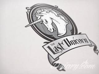 Białe tatuaże wyglądające np. na dłoni niczym delikatna, koronkowa rękawiczka. Świetne wzory dla kobiet dbających o nieprzeciętny image. Białe tatuaże o różnorodnym poziomie detali pozwalają na ozdobienie skóry w sposób subtelny i ujęty w formie symbolu.