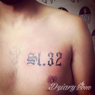 Tatuaże biblijne podkreślające głęboką wiarę - ale nie tylko. Formaty graficzne i słowne; nawiązujące do Pisma Św. rysunki komponują się z estetyką cytatów z Biblii. Uwagę zwraca różnorodność formatów zastosowania.