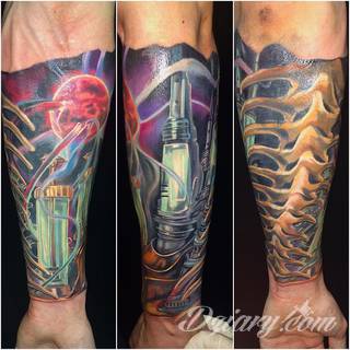 Tatuaże biomechaniczne tworzące swoisty przekrój człowieka. Rozbudzają wyobraźnię pokazując, że pod skórą kryją się nie tylko narządy, ale części mechaniczne. Tatuaże w takiej formie nawiązują trójwymiarem do wizji humanoida - ludzkiego robota. 