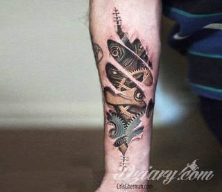 Tatuaże biomechaniczne tworzące swoisty przekrój człowieka. Rozbudzają wyobraźnię pokazując, że pod skórą kryją się nie tylko narządy, ale części mechaniczne. Tatuaże w takiej formie nawiązują trójwymiarem do wizji humanoida - ludzkiego robota. 