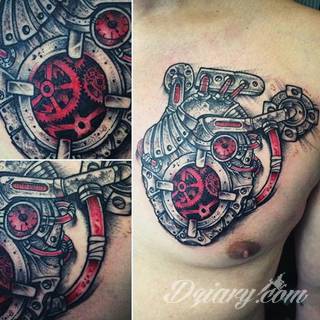 Tatuaże biomechaniczne tworzące swoisty przekrój człowieka. Rozbudzają wyobraźnię pokazując, że pod skórą kryją się nie tylko narządy, ale części mechaniczne. Tatuaże w takiej formie nawiązują trójwymiarem do wizji humanoida - ludzkiego robota. 