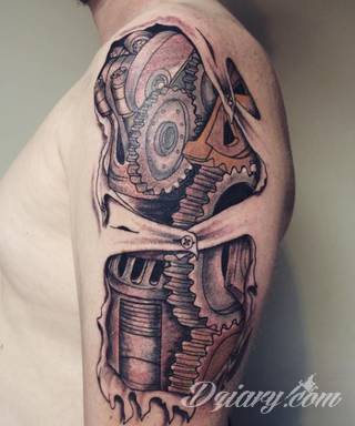 Tatuaże biomechaniczne tworzące swoisty przekrój człowieka. Rozbudzają wyobraźnię pokazując, że pod skórą kryją się nie tylko narządy, ale części mechaniczne. Tatuaże w takiej formie nawiązują trójwymiarem do wizji humanoida - ludzkiego robota. 