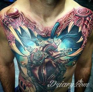 Tatuaże biomechaniczne tworzące swoisty przekrój człowieka. Rozbudzają wyobraźnię pokazując, że pod skórą kryją się nie tylko narządy, ale części mechaniczne. Tatuaże w takiej formie nawiązują trójwymiarem do wizji humanoida - ludzkiego robota. 