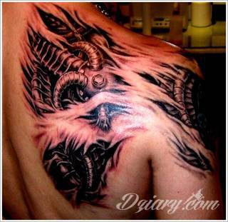 Tatuaże biomechaniczne tworzące swoisty przekrój człowieka. Rozbudzają wyobraźnię pokazując, że pod skórą kryją się nie tylko narządy, ale części mechaniczne. Tatuaże w takiej formie nawiązują trójwymiarem do wizji humanoida - ludzkiego robota. 