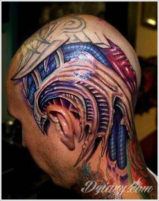 Tatuaże biomechaniczne tworzące swoisty przekrój człowieka. Rozbudzają wyobraźnię pokazując, że pod skórą kryją się nie tylko narządy, ale części mechaniczne. Tatuaże w takiej formie nawiązują trójwymiarem do wizji humanoida - ludzkiego robota. 