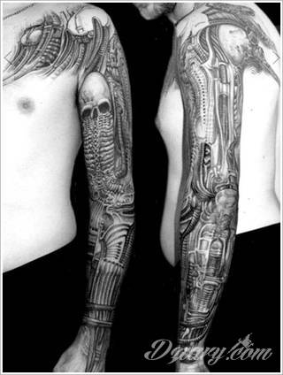 Tatuaże biomechaniczne tworzące swoisty przekrój człowieka. Rozbudzają wyobraźnię pokazując, że pod skórą kryją się nie tylko narządy, ale części mechaniczne. Tatuaże w takiej formie nawiązują trójwymiarem do wizji humanoida - ludzkiego robota. 