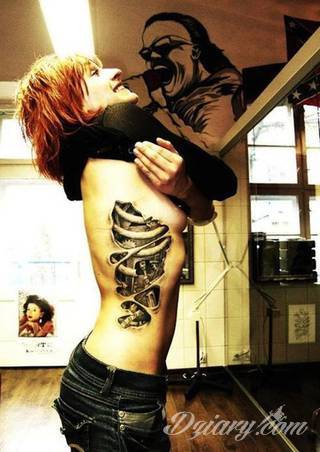 Tatuaże biomechaniczne tworzące swoisty przekrój człowieka. Rozbudzają wyobraźnię pokazując, że pod skórą kryją się nie tylko narządy, ale części mechaniczne. Tatuaże w takiej formie nawiązują trójwymiarem do wizji humanoida - ludzkiego robota. 